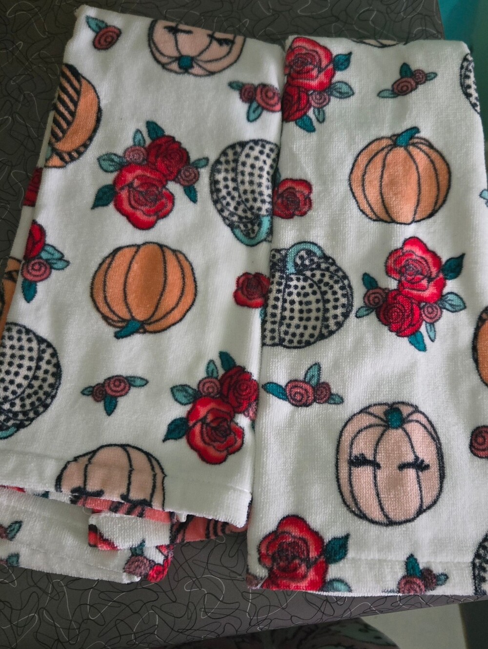 Betsey Johnson White Hand Towels with Multi-Color Pumpkin & Rose Print EUC